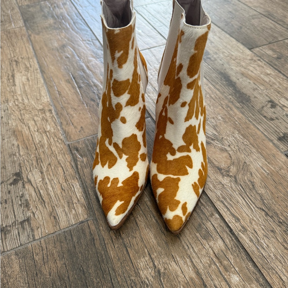 42 Gold Cow Print Ankle Boots